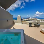 Luna Santorini Pírgosz