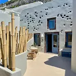 Luna Santorini * Pírgosz