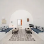Luna Santorini