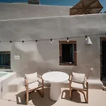 Luna Santorini Pýrgos
