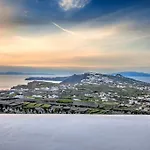 Luna Santorini Pírgosz