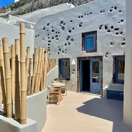 Luna Santorini * Pyrgos Kallistis