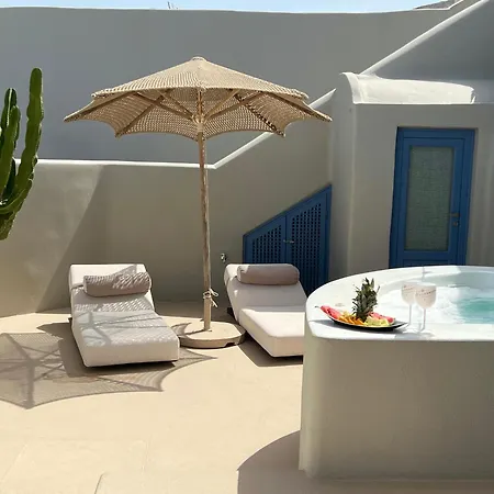 Luna Santorini Pyrgos Kallistis
