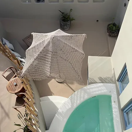 Luna Santorini * Pyrgos Kallistis