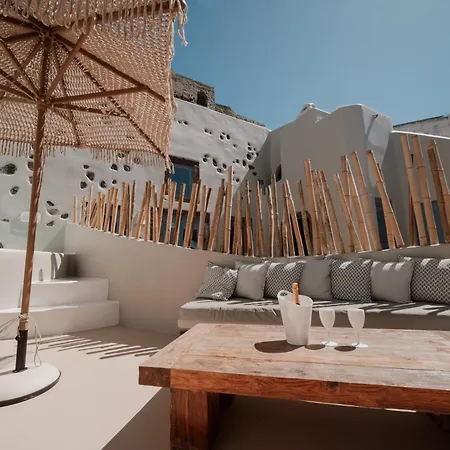 Luna Santorini Pyrgos Kallistis