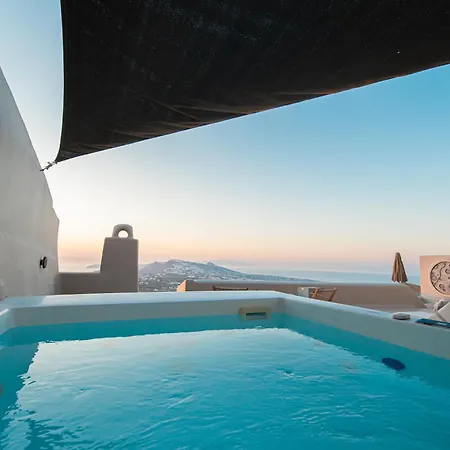 Luna Santorini * Pyrgos Kallistis