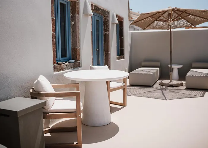 Luna Santorini Apartment Pýrgos