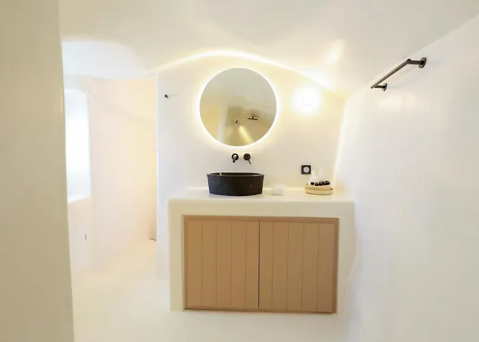 Luna Santorini * Pýrgos