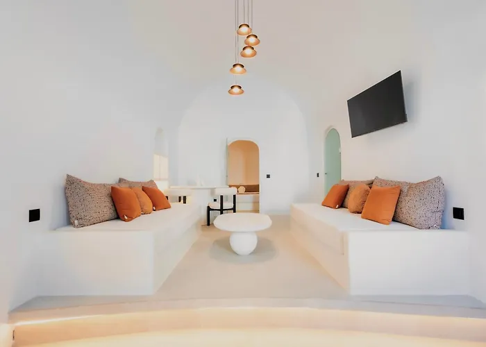 露娜圣托里尼套房旅馆 * Pýrgos