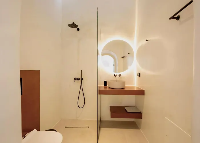 露娜圣托里尼套房旅馆 *