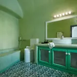 Luna Santorini *