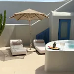 Luna Santorini Pýrgos