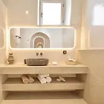 Luna Santorini *