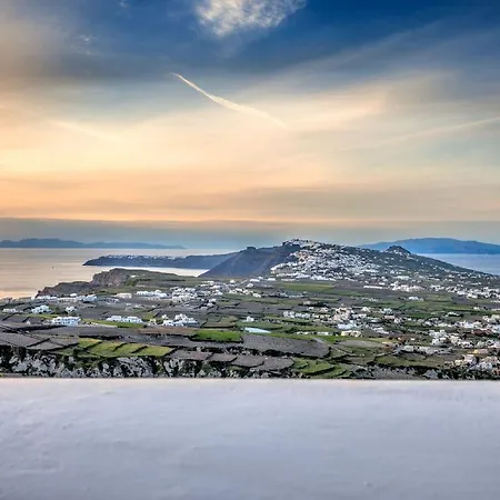 Luna Santorini Pýrgos
