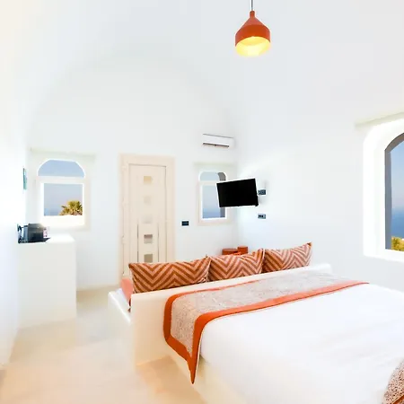 Luna Santorini * Pyrgos Kallistis