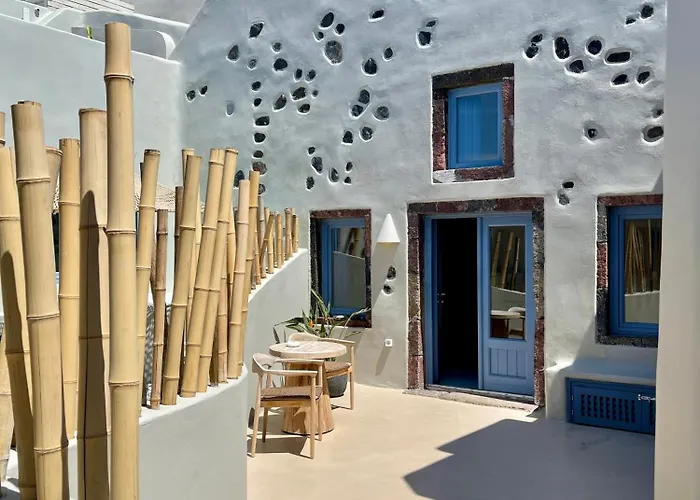 Luna Santorini * Pyrgos Kallistis