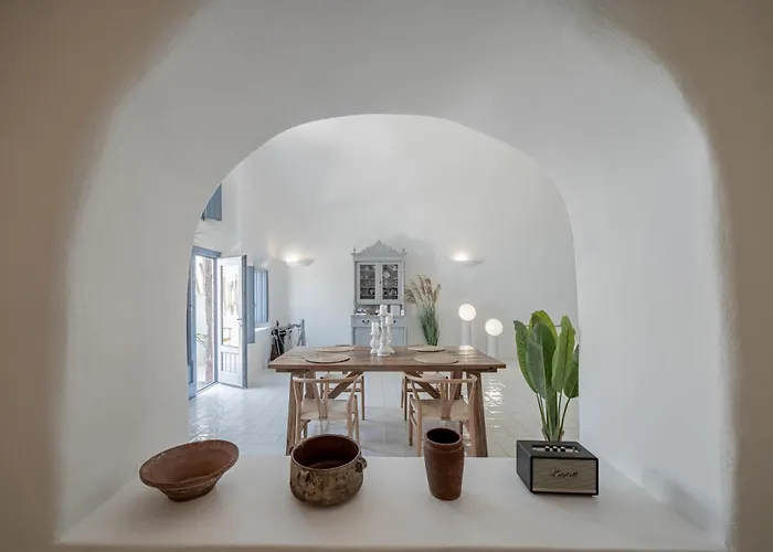 Luna Santorini * Pyrgos Kallistis