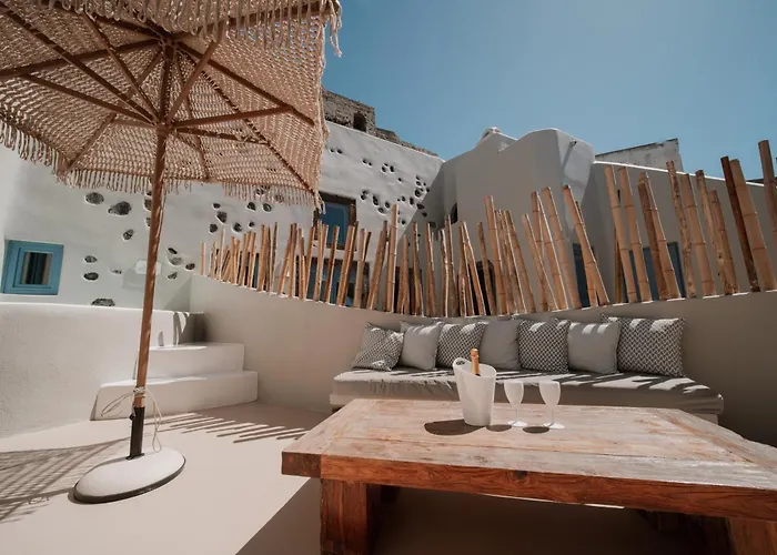 Luna Santorini Pyrgos Kallistis