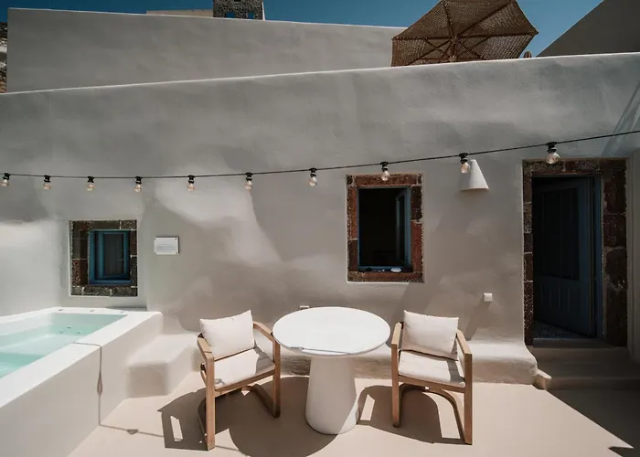 Luna Santorini Pyrgos Kallistis