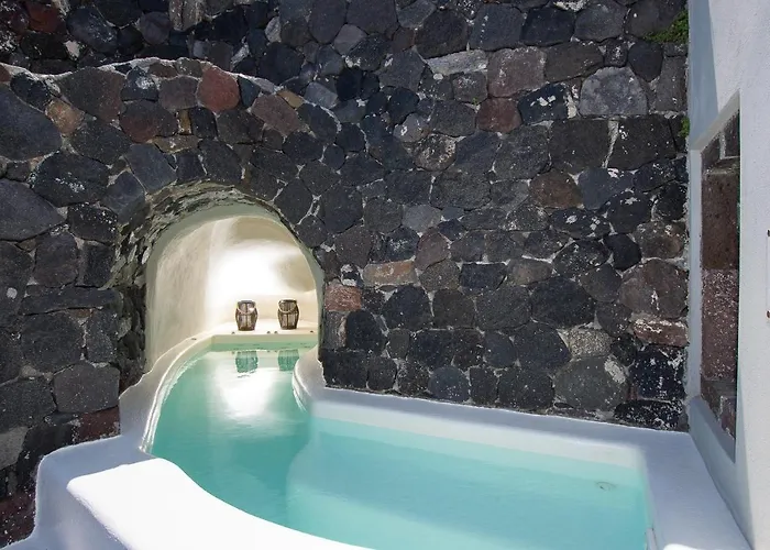 Luna Santorini Pírgosz