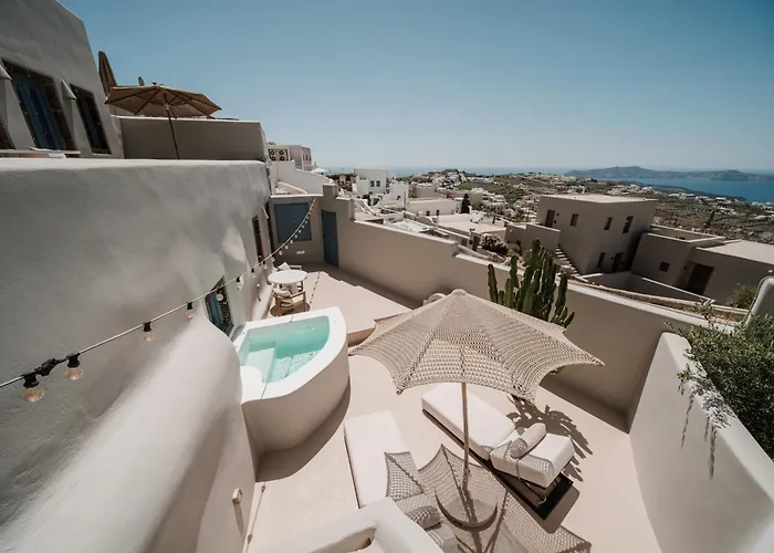 Luna Santorini * Pýrgos