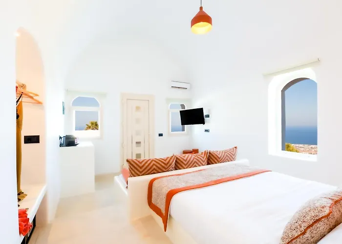 Luna Santorini * Pýrgos